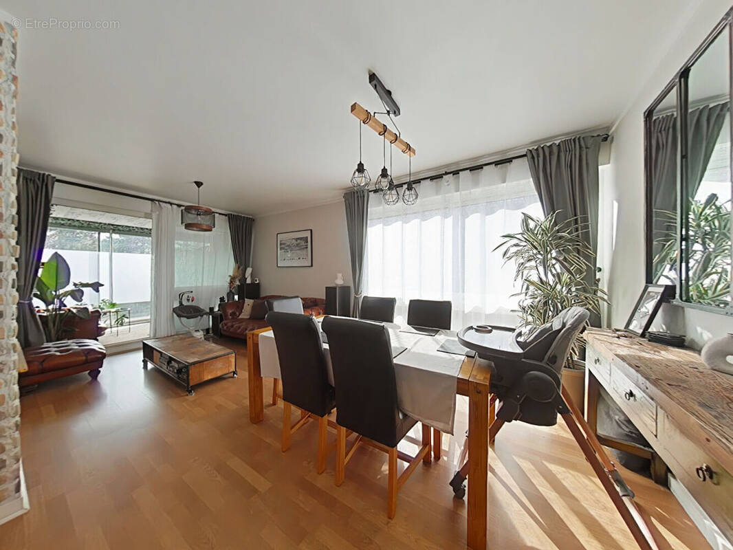 Appartement à FONTENAY-LE-FLEURY