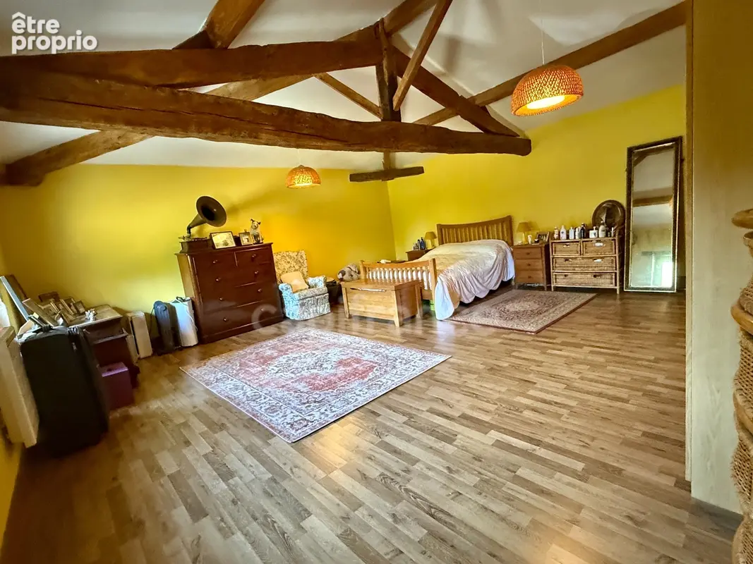 Maison de caractère avec piscine et nombreuses dépendances dans un environnement paisible - photo 6