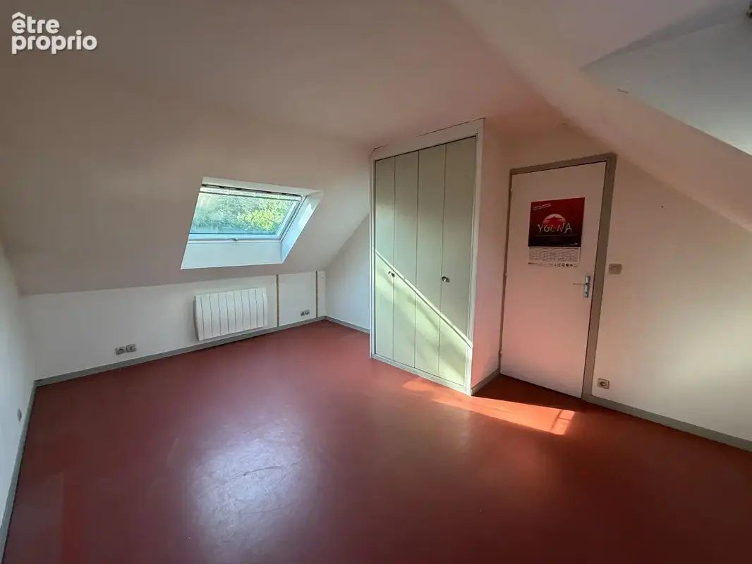 HAUT BUC  Maison individuelle 5 chambres (3 de plain-pied) garage et jardin roseraie - photo 13