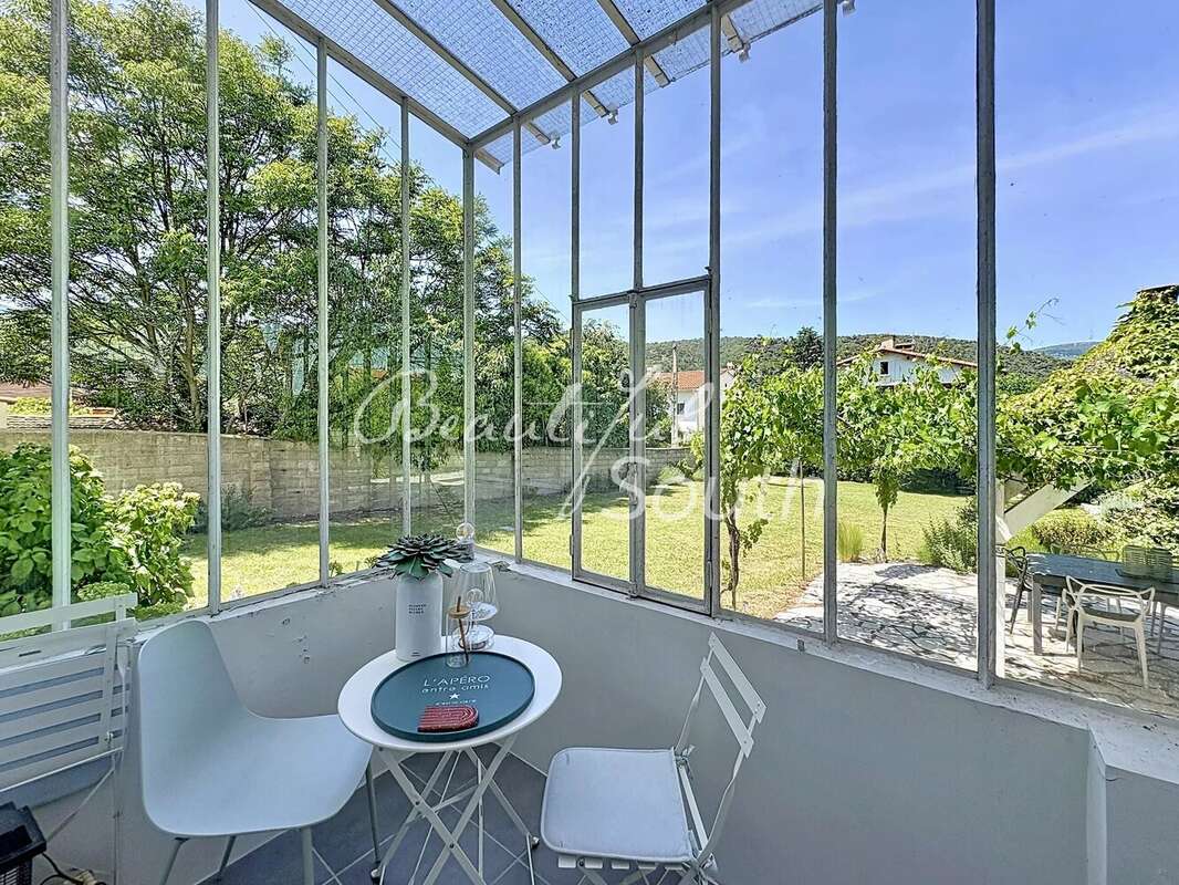 Élégante maison de maître des années 1930 avec jardin paysager et piscine - PRADES - photo 9