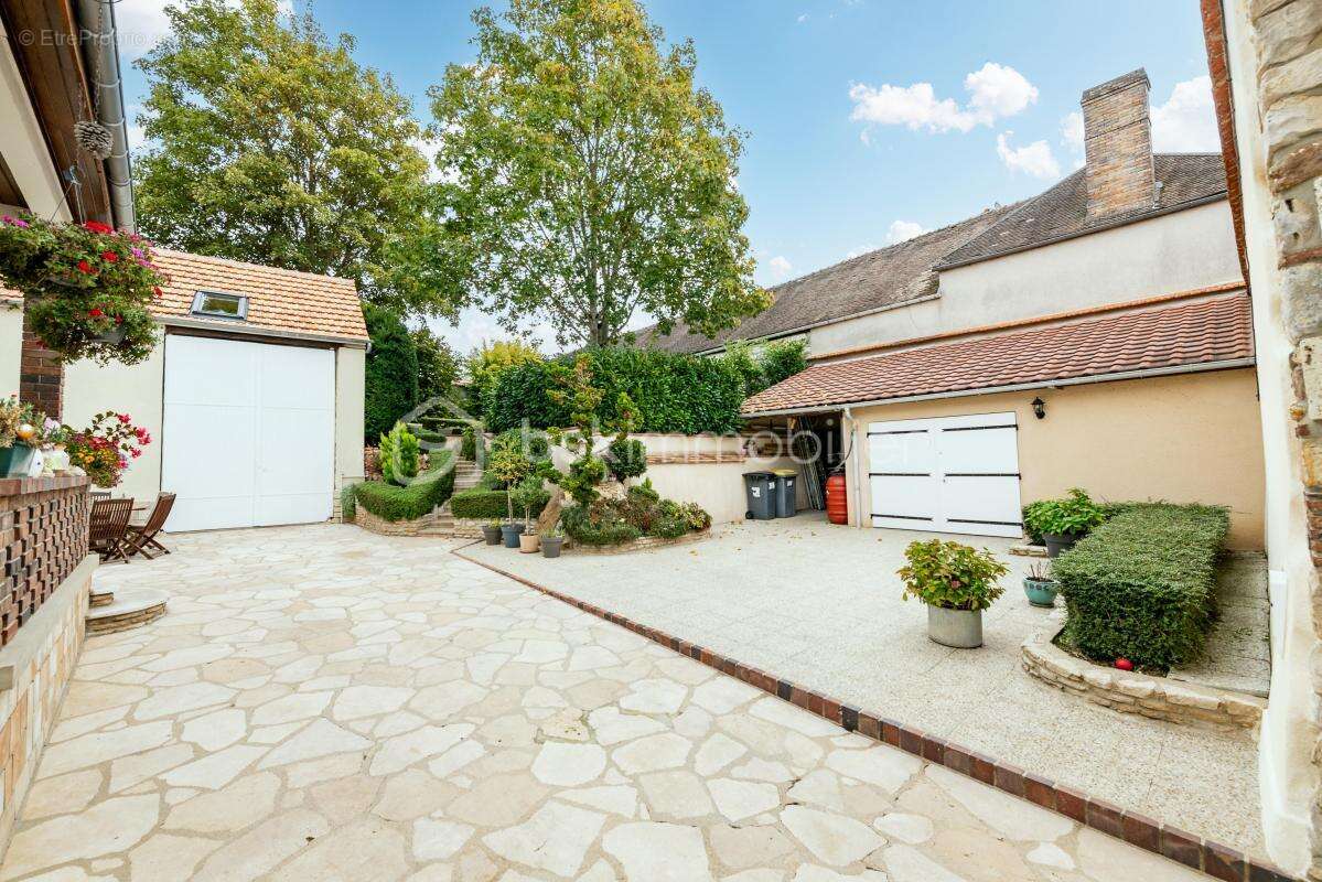 Maison à COURLON-SUR-YONNE