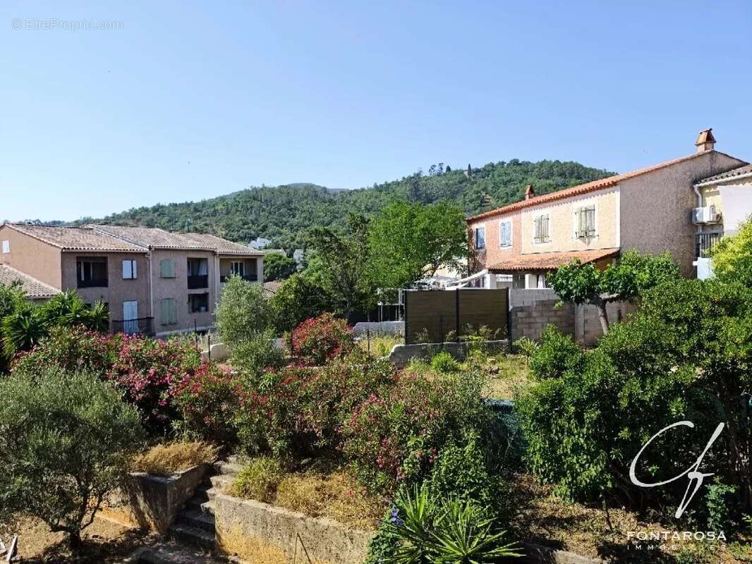 Appartement à ROQUEBRUNE-SUR-ARGENS