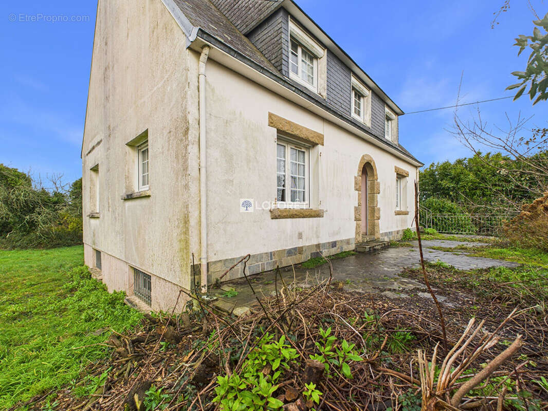 Maison à PEUMERIT