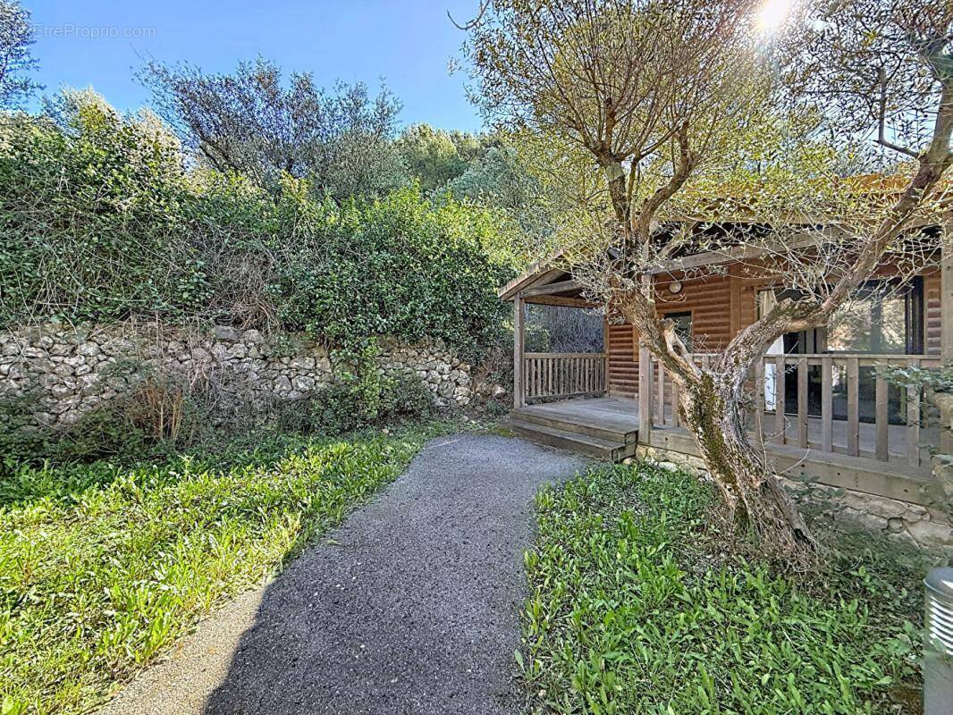 Maison à SOLLIES-TOUCAS