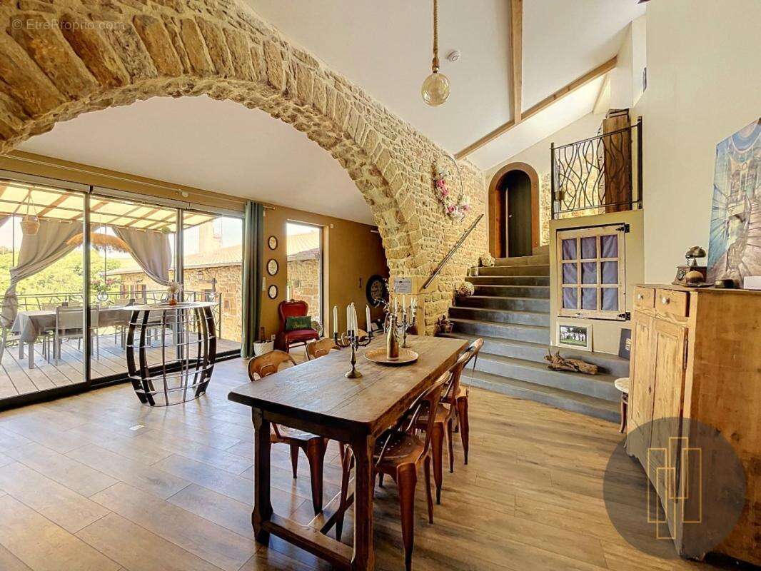 Maison en pierres dorées de 170m² avec vue dégagée - photo 6