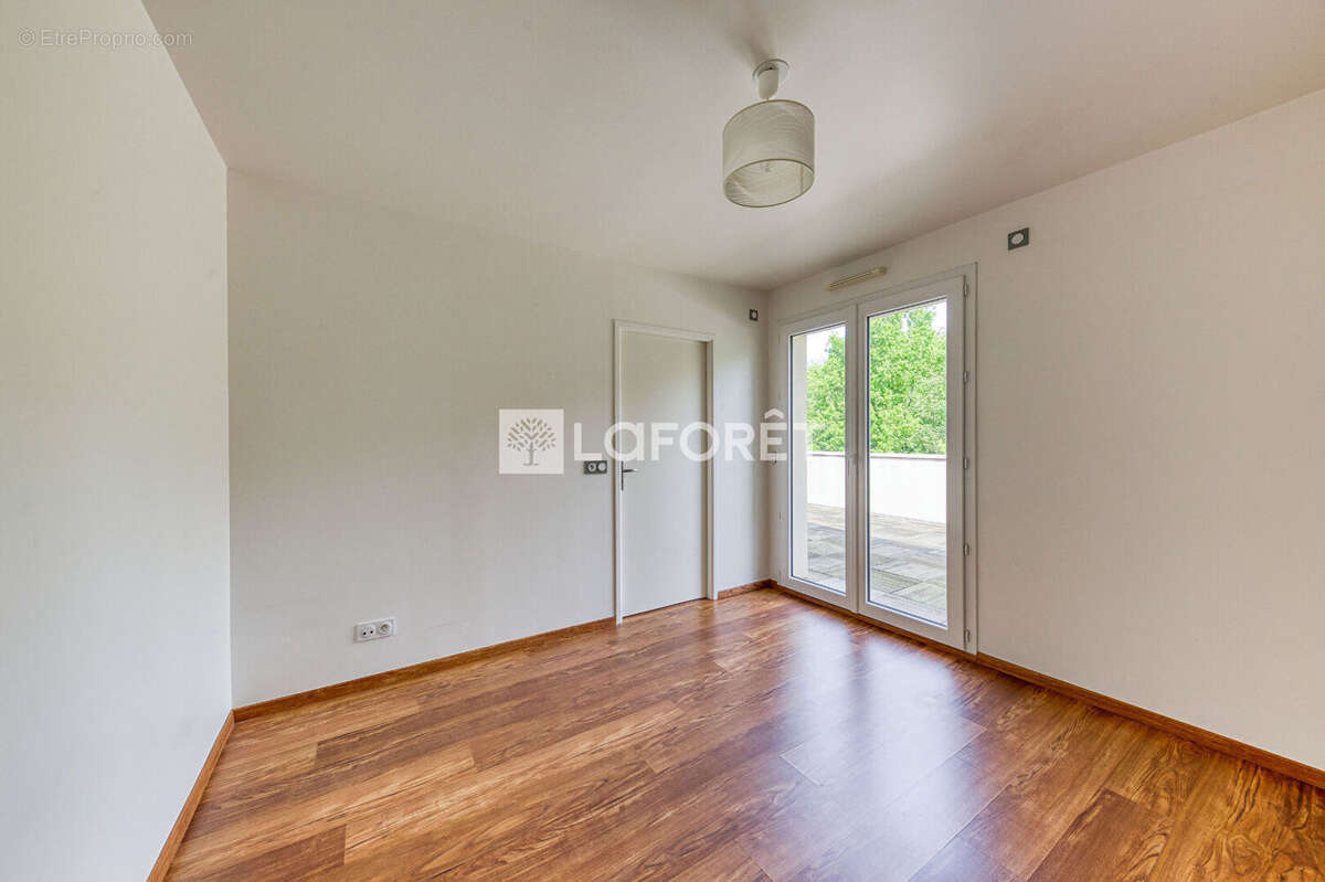 Appartement à EMERAINVILLE