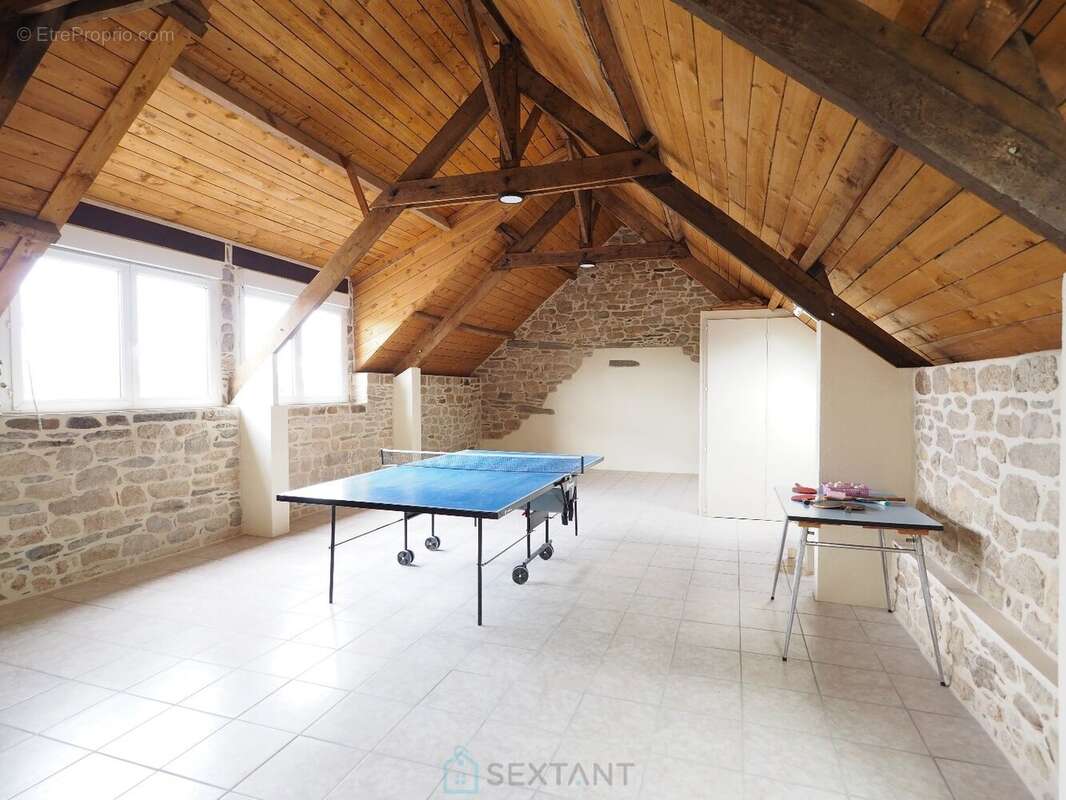Remungol - Immeuble 157 m² + 50 m² complémentaires avec petit espace jardin intérieur - photo 14