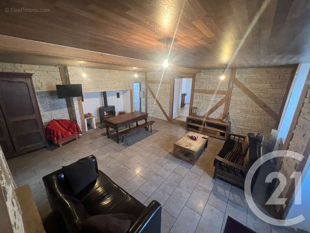 Maison 350 m² à Aurillac  - photo 6