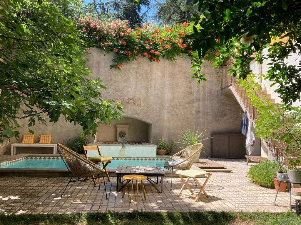 Maison à LA ROQUE-D'ANTHERON