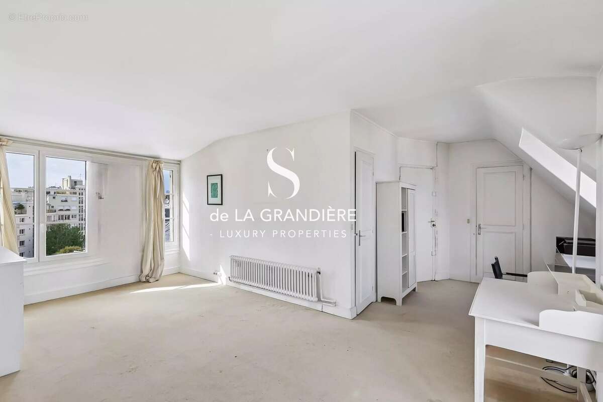 Appartement à PARIS-16E