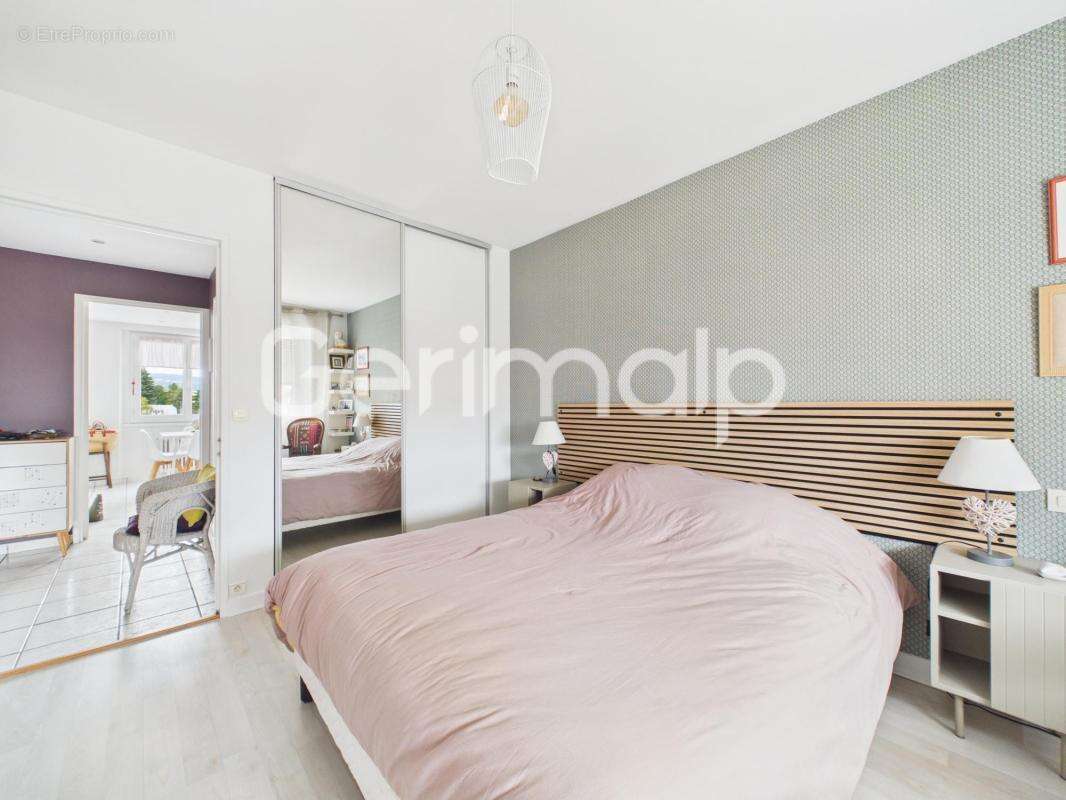 Vente - Appartement - 3 pièces + cuisine - 83 m² - 546 000 € - - photo 6