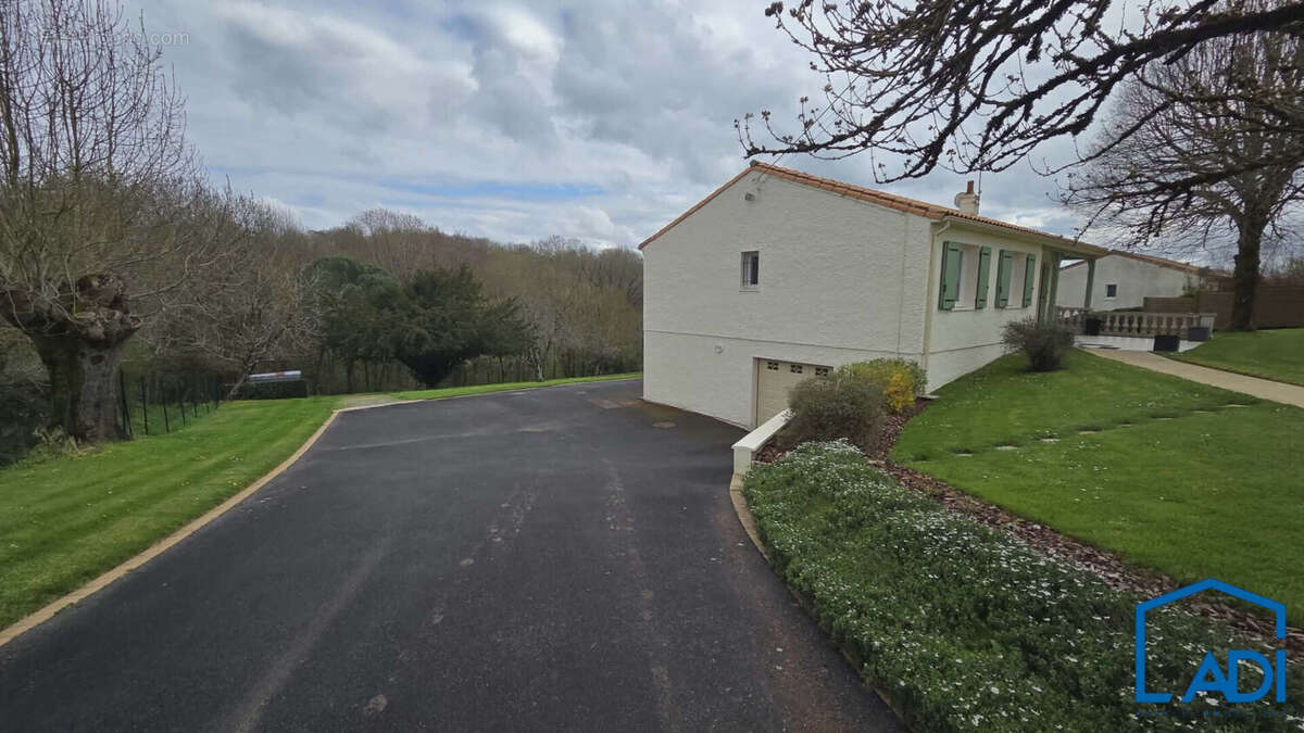 Maison à EXIREUIL