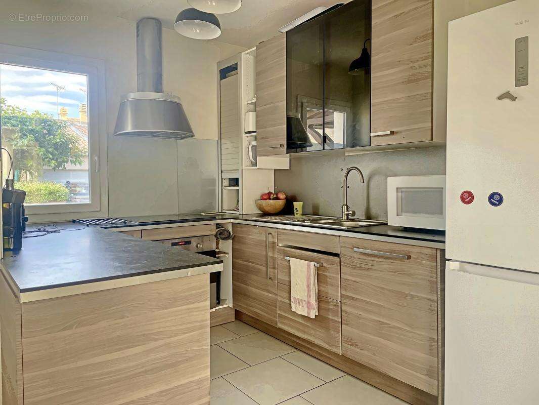 Maison à SIMIANE-COLLONGUE