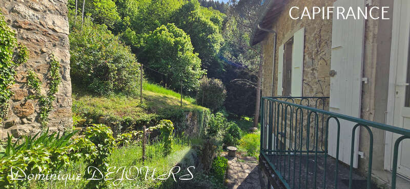 Maison à SAINT-SAUVEUR-DE-MONTAGUT