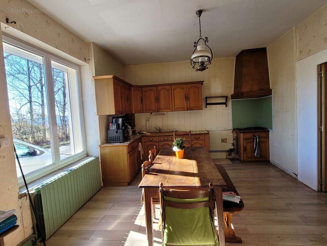 Maison à SAINT-LEONARD-DE-NOBLAT