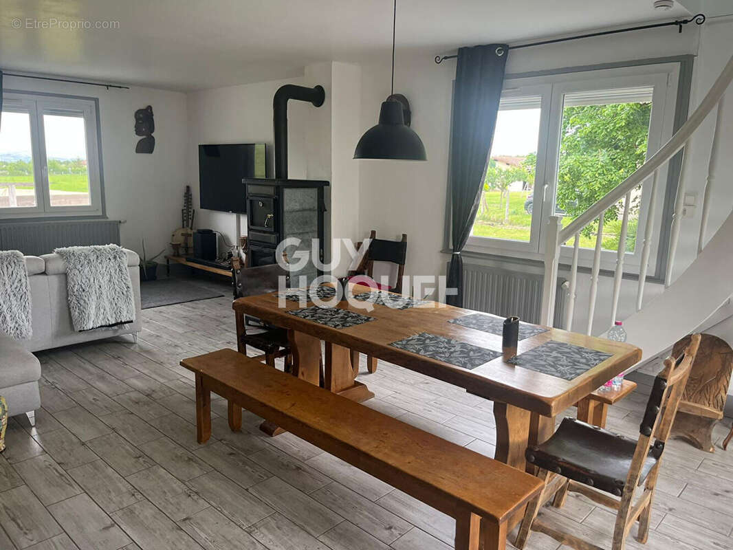 Maison à SAINT-ROMAIN-LE-PUY