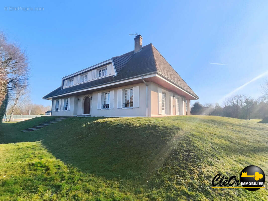 Maison 295 m² à Saint-Germain-Du-Bois  - photo 4