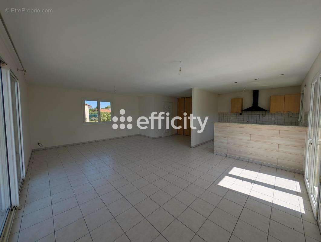 Maison à COUQUEQUES