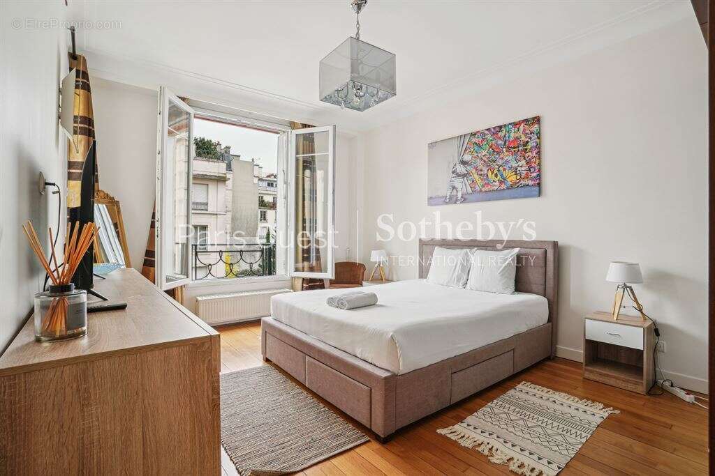 Appartement à NEUILLY-SUR-SEINE