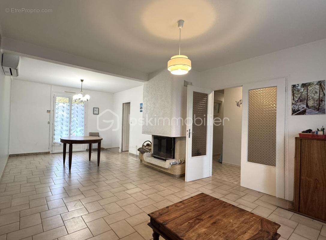 Maison à POINCY