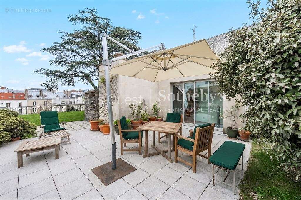 Appartement à NEUILLY-SUR-SEINE