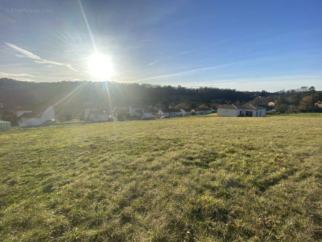 Terrain à NOTRE-DAME-DE-SANILHAC