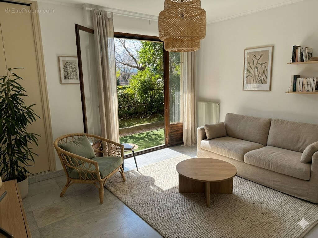 Aix en Provence, appartement 3 pièces de 66 m2, terrasse, cave et garage fermé - photo 2
