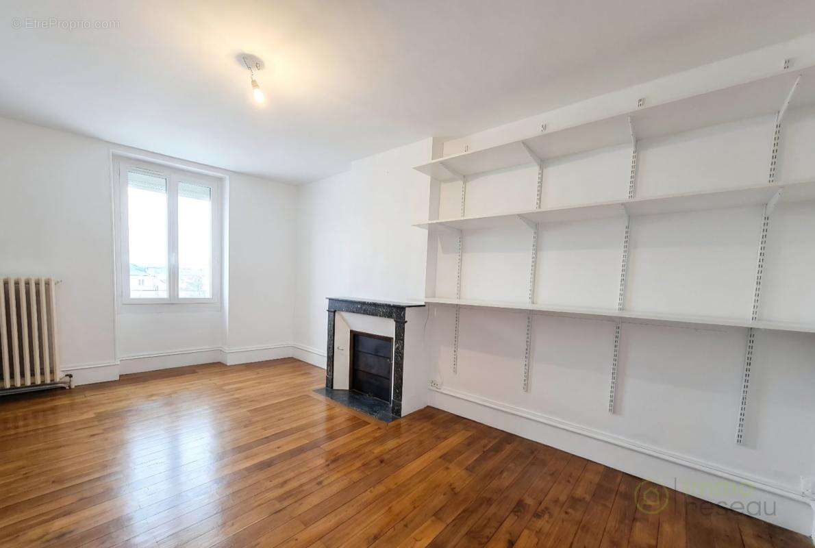 Maison 136 m² à Saint-Gaultier  - photo 5