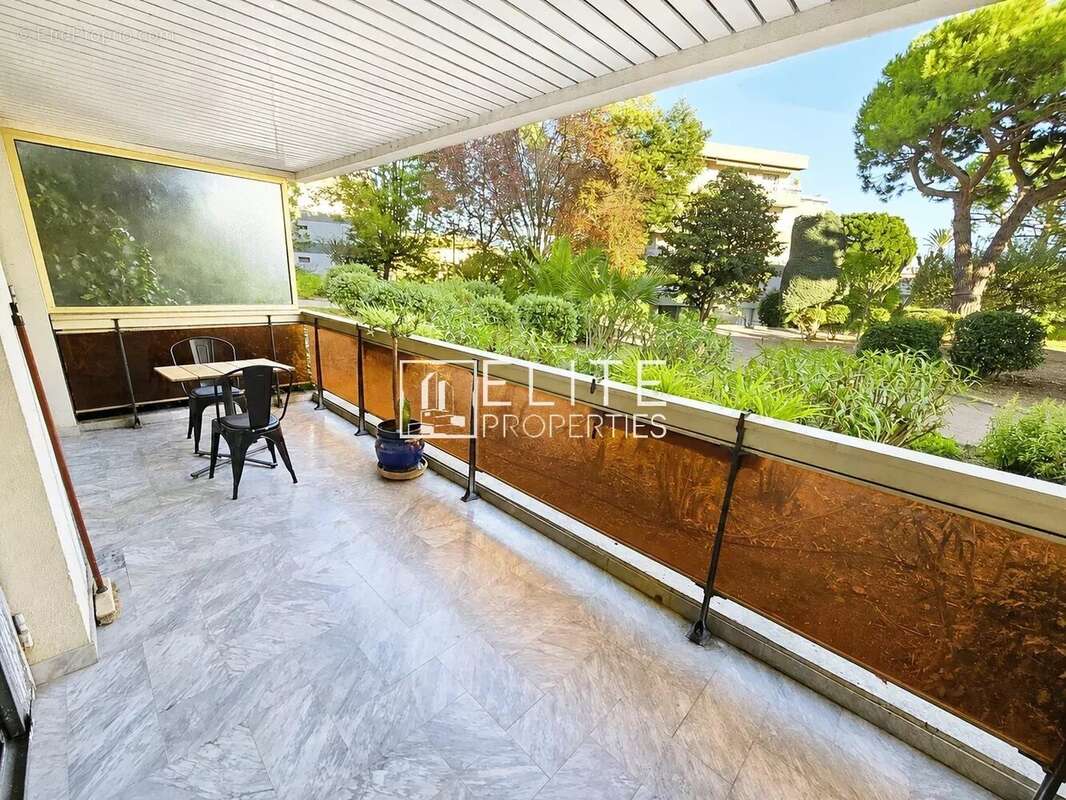 Appartement à SAINT-LAURENT-DU-VAR