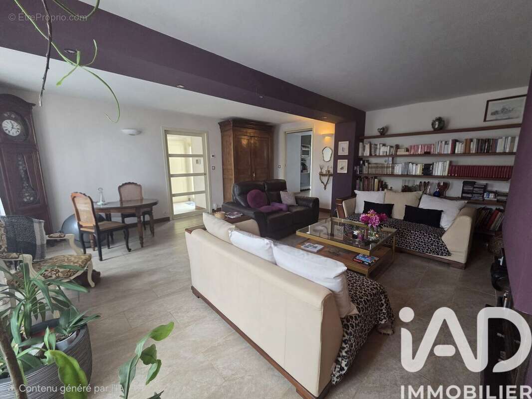 Maison 220 m² à Montlieu-La-Garde  - photo 2