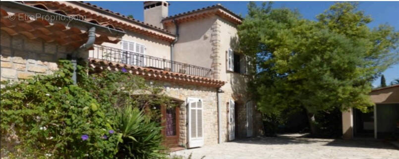 Appartement à MOUANS-SARTOUX