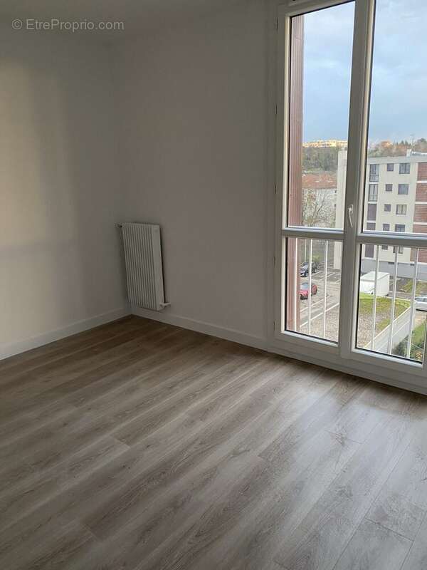 Appartement 89 m² à Bourg-Les-Valence  - photo 2