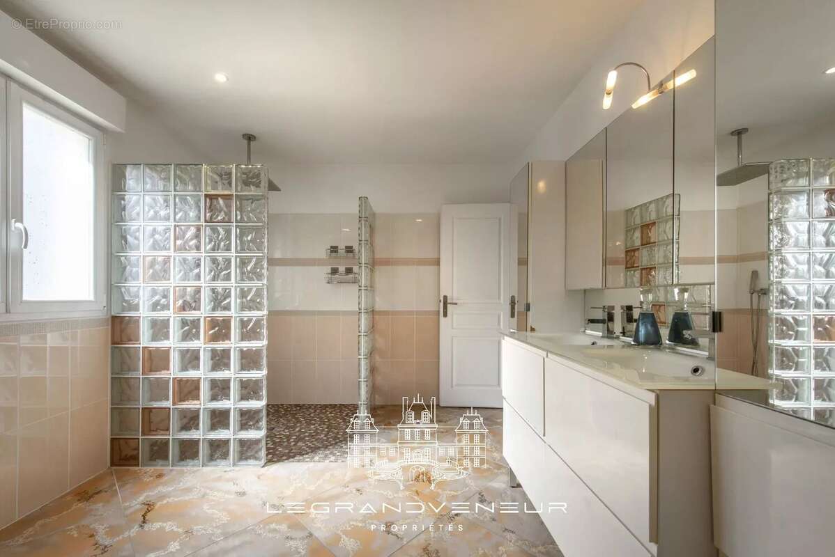 Maison à FONTAINEBLEAU