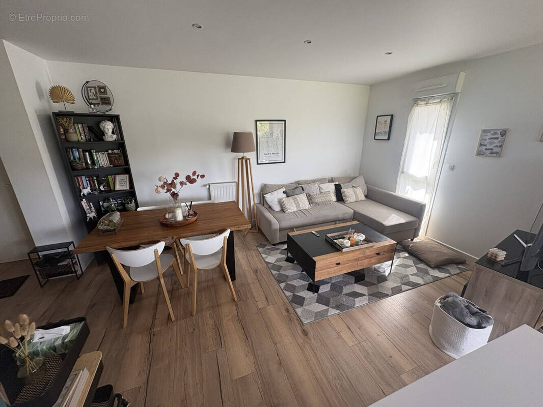 Appartement à LA MEZIERE