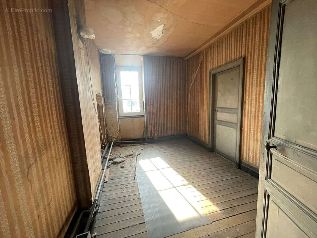 Appartement à COMMENTRY