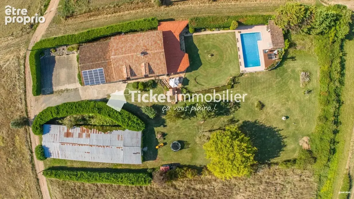 THIL - Maison T5 de 226m2 avec piscine, terrain de 9000m2 et dépendance à rénover - photo 18