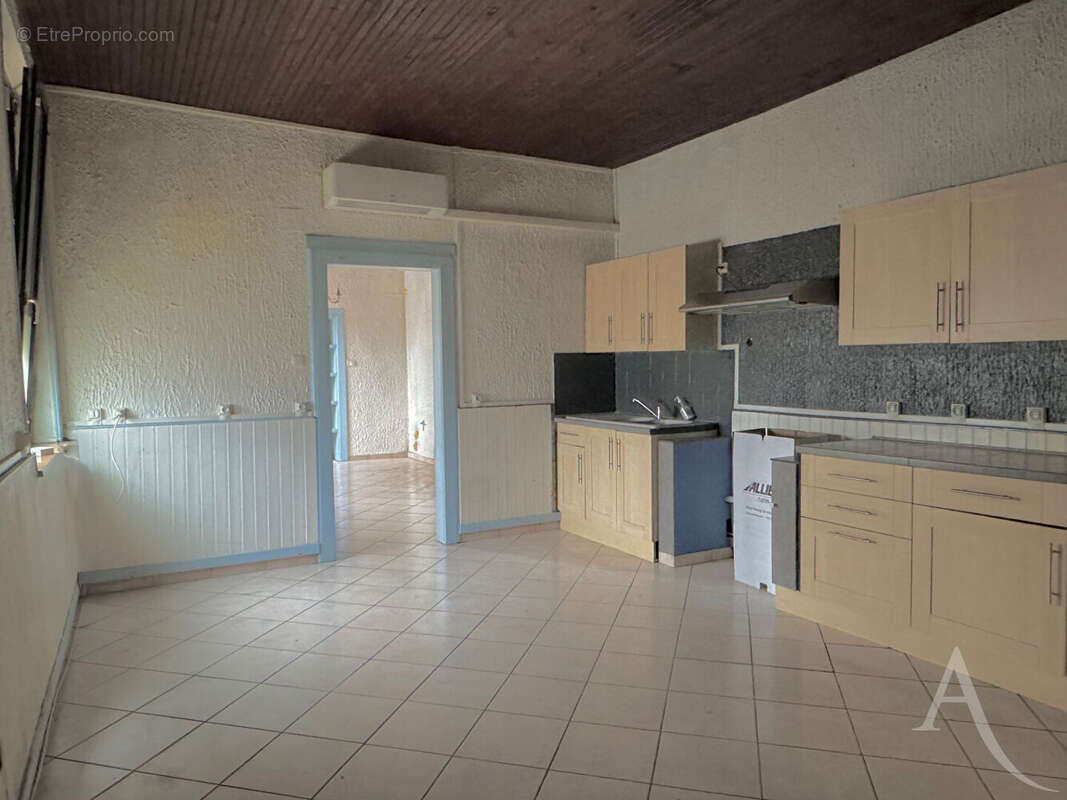 Immeuble de caractère à potentiel (local + habitation) - Yutz quartier Mairie - photo 12