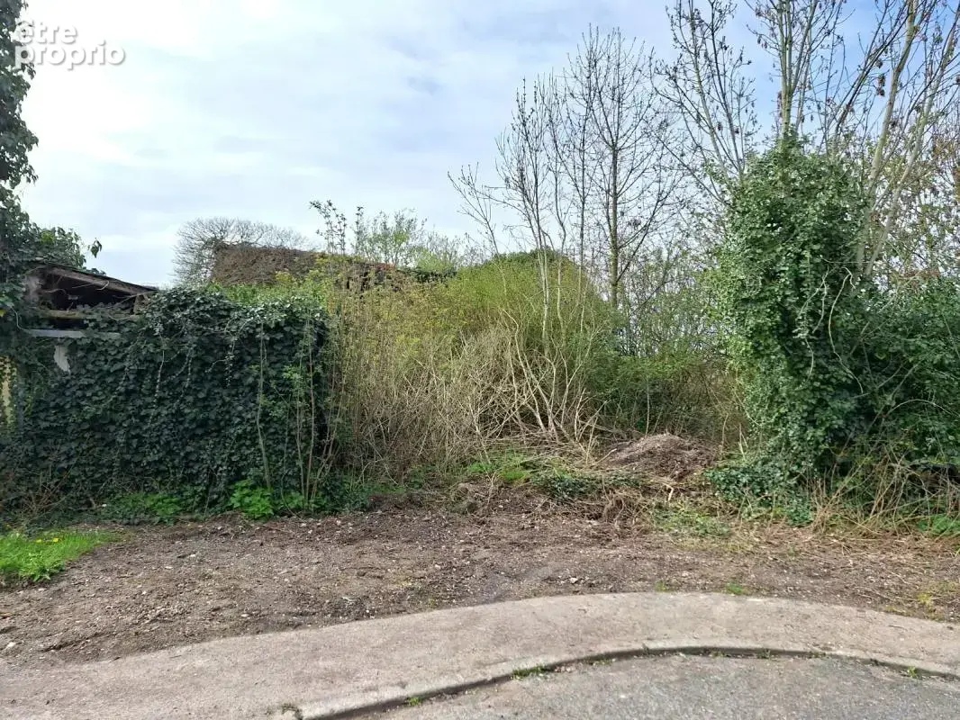 Terrain constructible comprenant 2 parcelles avec possibilité d'édifier 2 maisons - photo 3