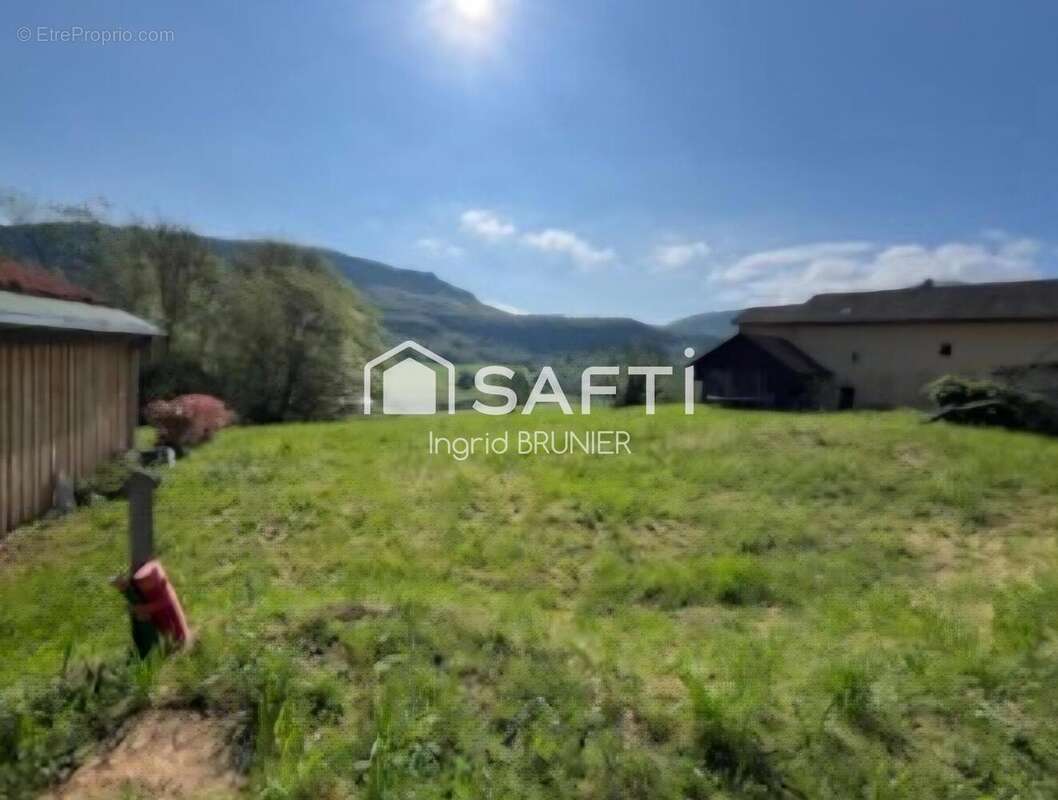 Terrain 1030 m² à Saint-Pierre-De-Curtille  - photo 3