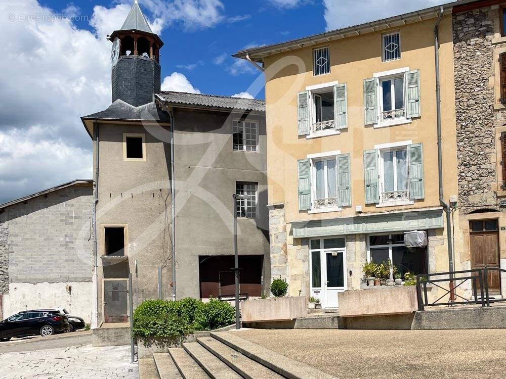 Maison de ville  à rénover + Dépendances + Terrain - Maison à VINAY