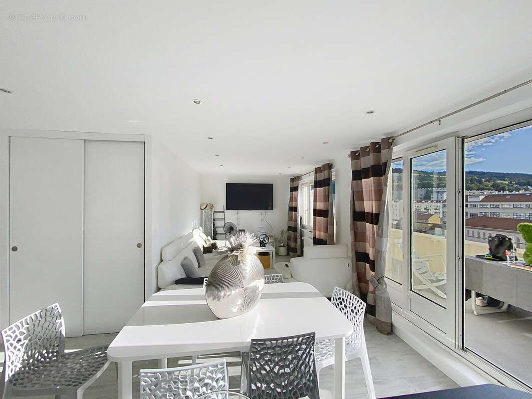 Appartement à SAINT-ETIENNE