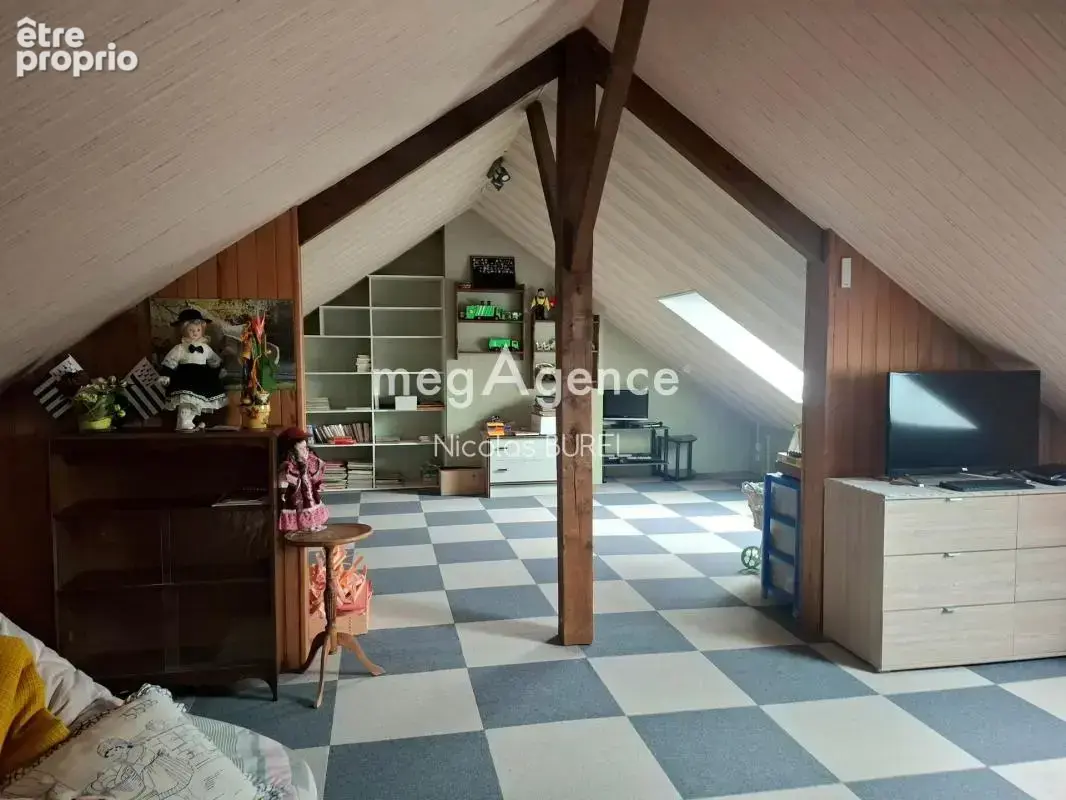 NOUVEAUTÉ !! Aux portes de Laval, Pavillon 4 chambres sur son charmant terrain clos - photo 8