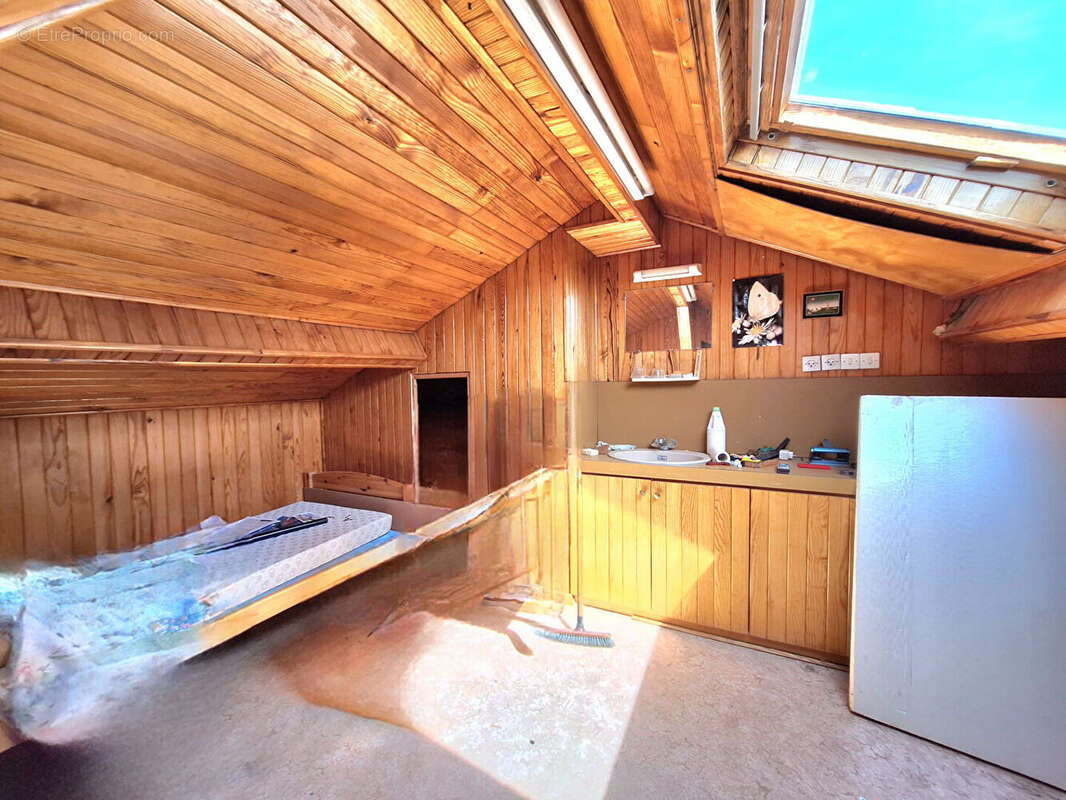A vendre maison 141 m2 à fort potentiel et idéalement placée à Domérat équipé d'un ascenseur. - photo 14