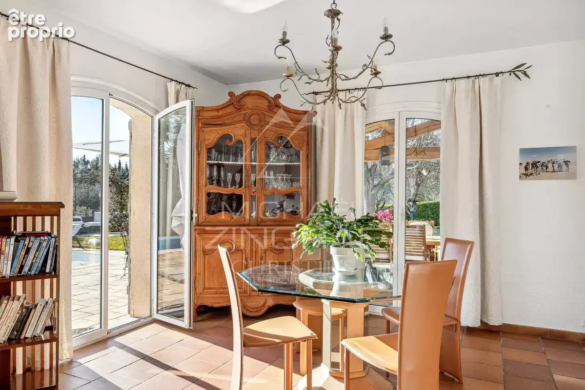 Villa Provençale d’Exception avec Vue Dégagée et Jardin de 4 375 m² à Plascassier - photo 7