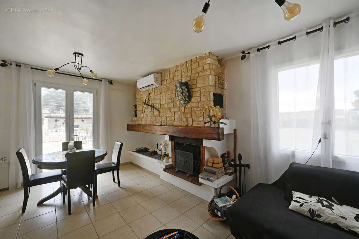 Maison à JONQUIERES-SAINT-VINCENT