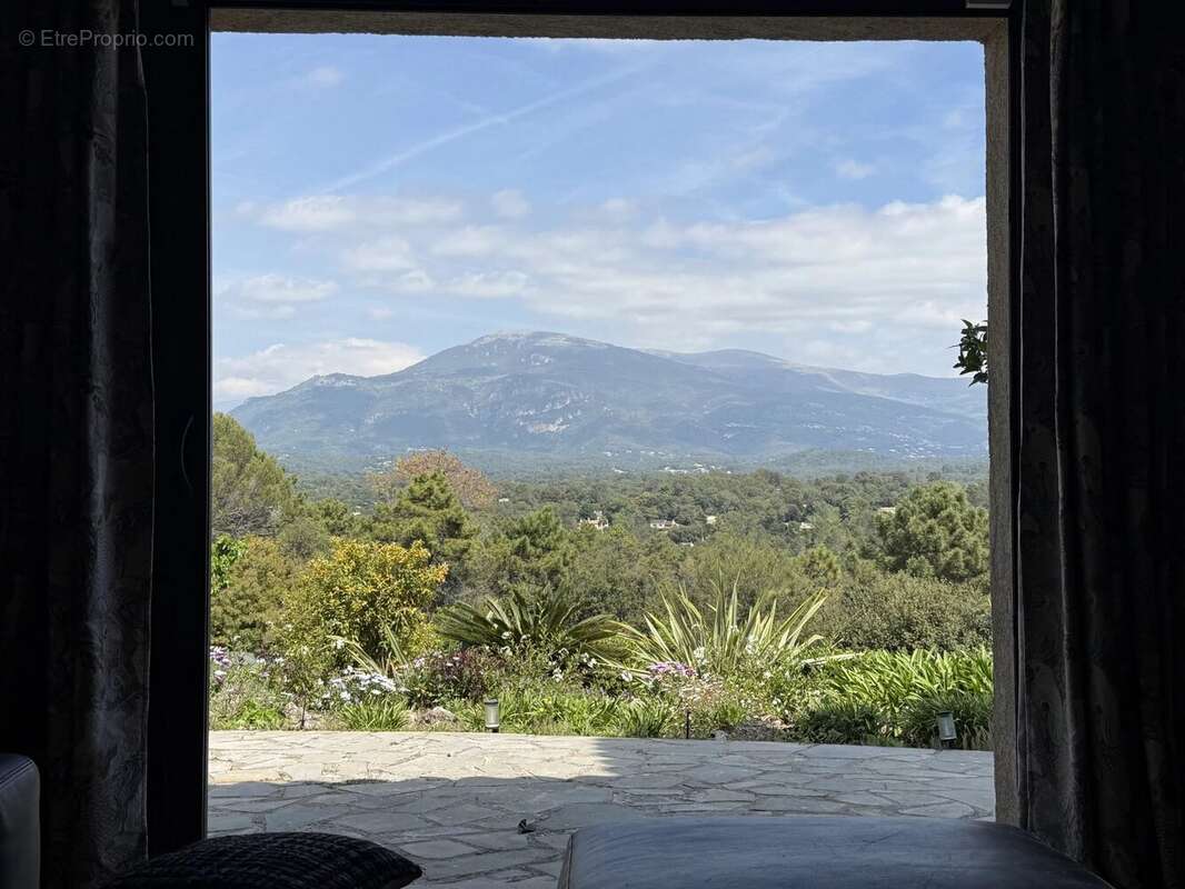 Maison à VALBONNE