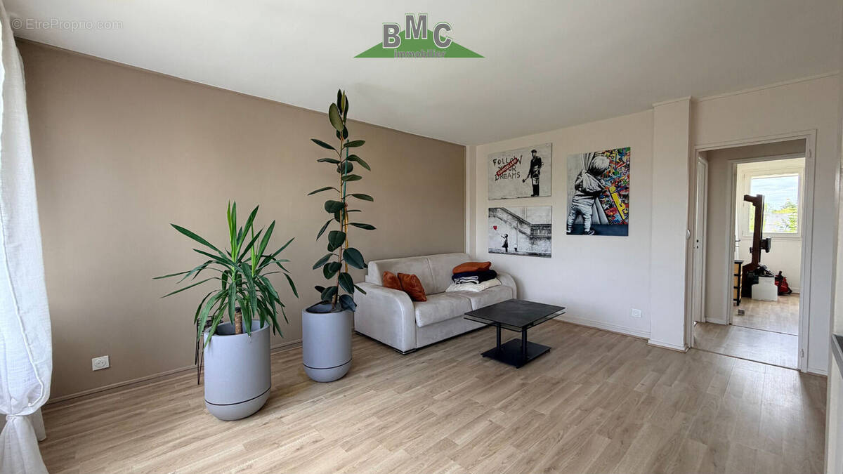 Appartement à LE PLESSIS-BOUCHARD