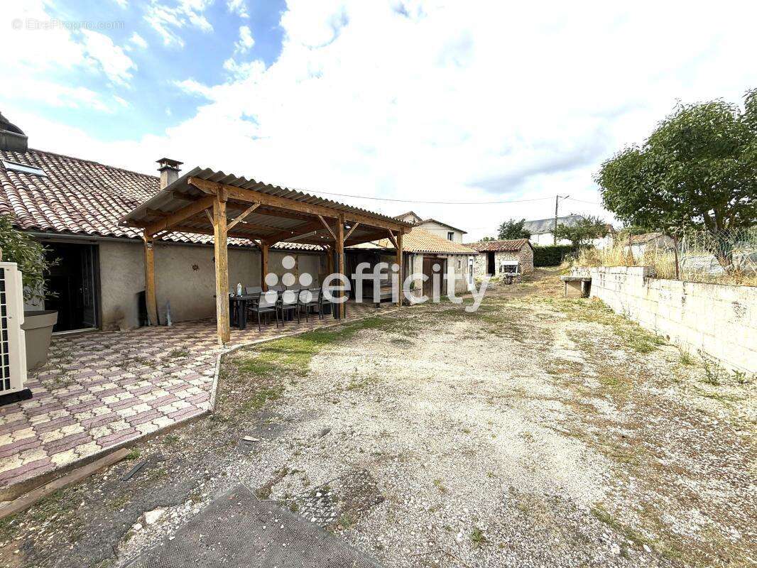 Maison à SAINT-PIERRE-D'EXIDEUIL