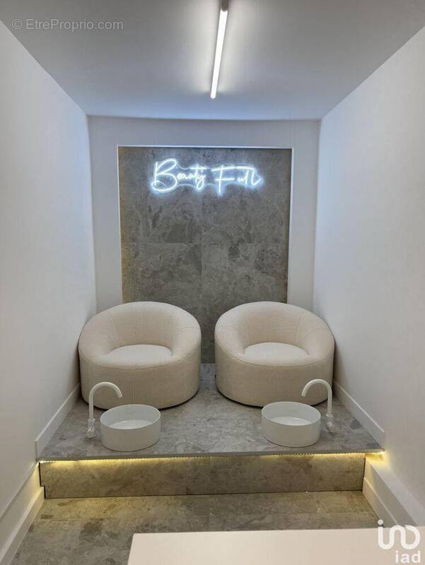 Photo 1 - Commerce à SENS