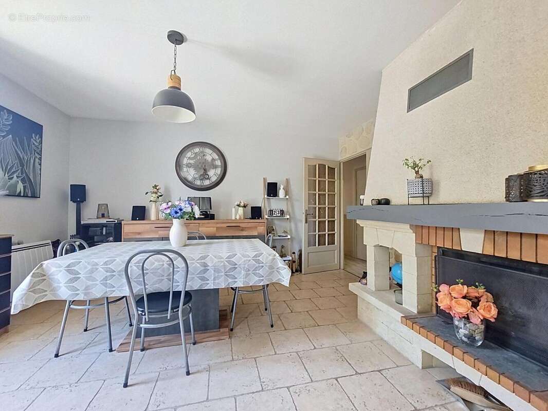 Maison 180 m² à Sainte-Colombe  - photo 5